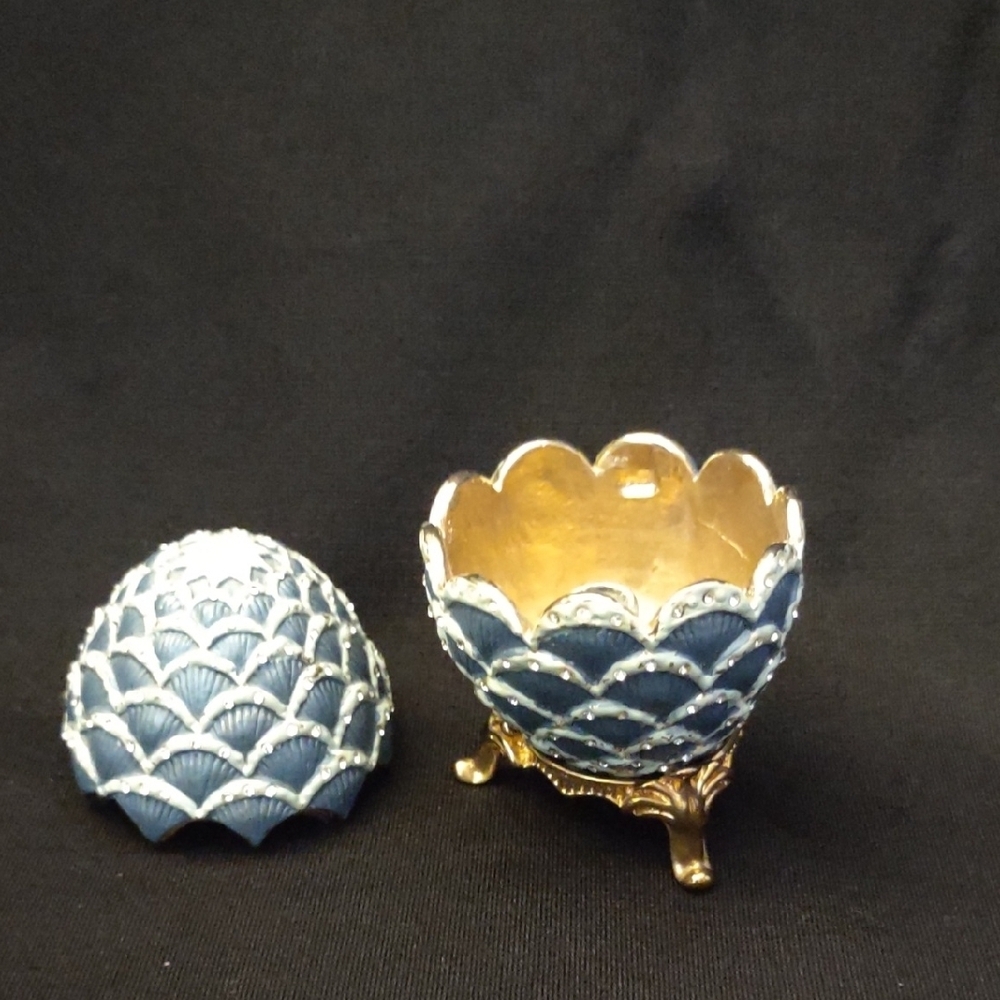 Elegant Blue and Gold Decorative Trinket Box Egg with Magnetic Closure - Picture 10 of 10